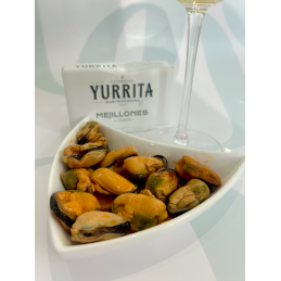 Mussels in Marinera Sauce 111g tin by Yurrita Mussels in Marinera Sauce 111g tin by Yurrita