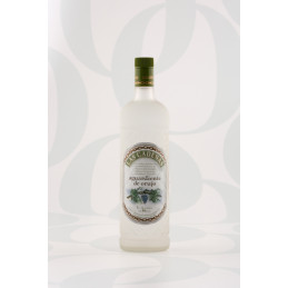 Aguardiente de Orujo 1 litre bottle by Las Cadenas